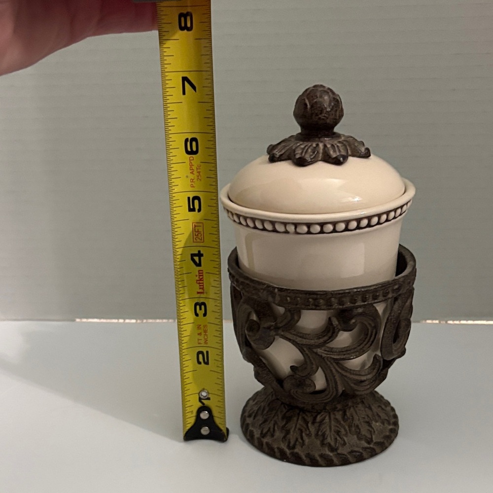 Ornate Cream and Brown Decorative Jar - Picture 4 of 4
